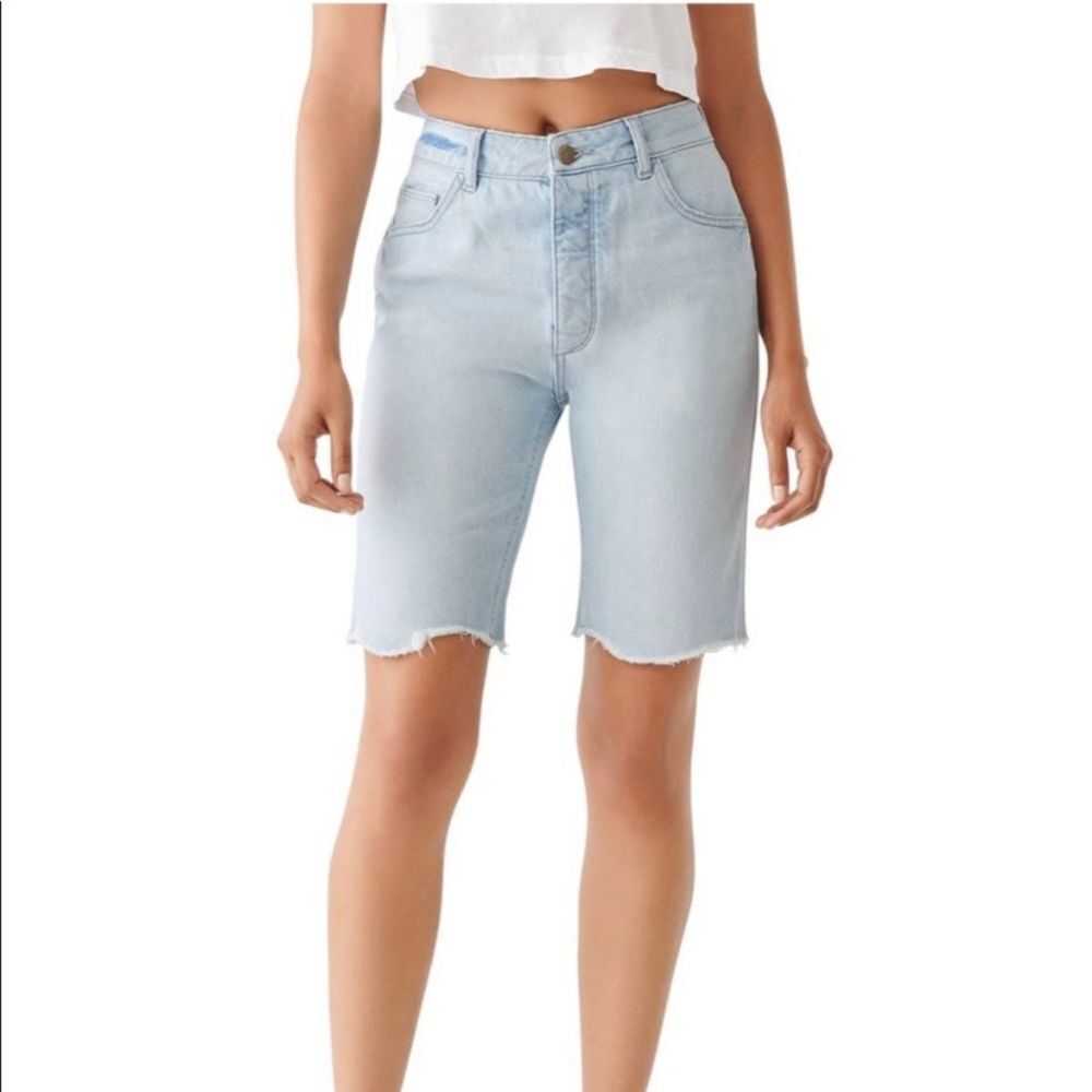 DL 1961 Light Wash Clara Casual Bermuda Mid Rise Buttonfly Fringe Jean Shorts